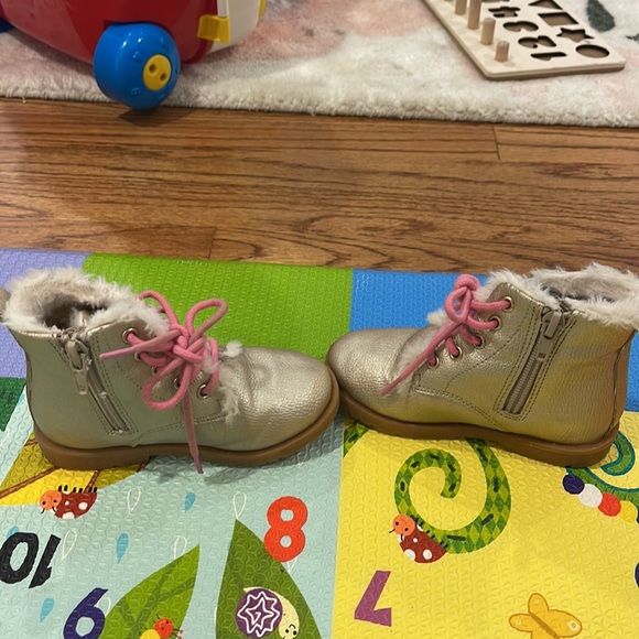 Tucker and tate gold and pink fur boots - Picture 2 of 6